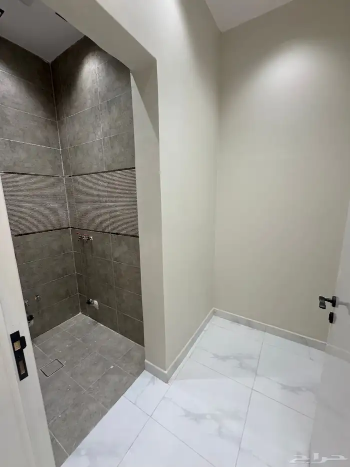 للبيع بمدينه أبها حي البديع شقه تمليك علوي مع سطح 480 الف 5