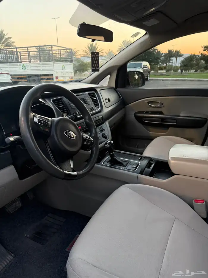 للبيع Kia carnival موديل 2016 عائلي نظيف 12