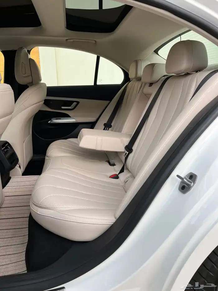 مرسيدس E200 2025 عداد 7 الاف كيلو ضمان الجفالي سنتين 44