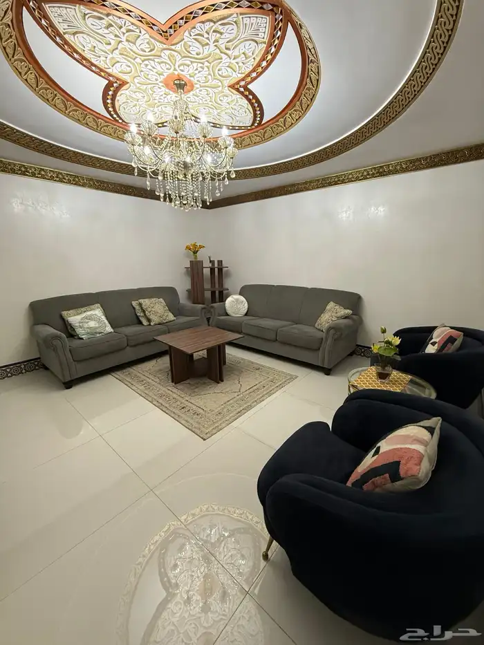 غرفة معيشة متكاملة من آشلي مستعمل. 2