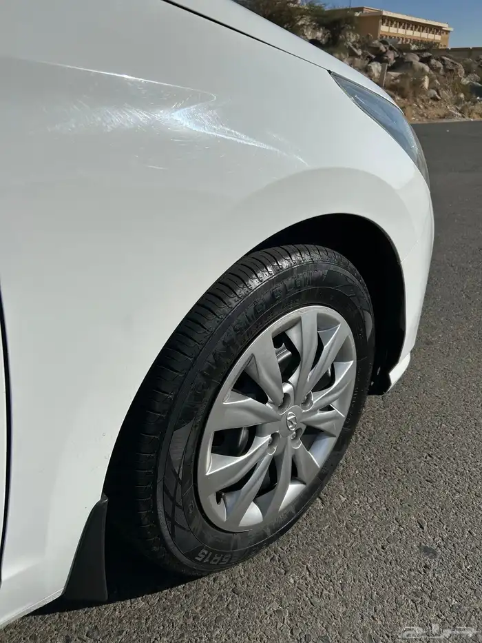 للبيع اكسنت 2022 5