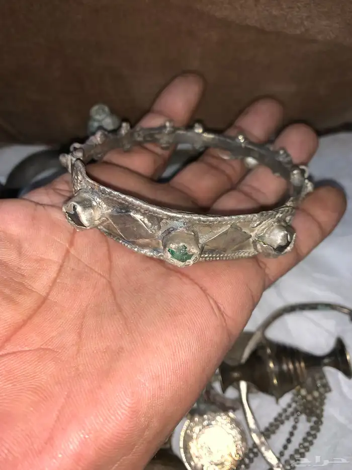 مجموعة حلي نوادر تراثيه قديمه معاضد واساور وخواتم فضه ونحاس 3