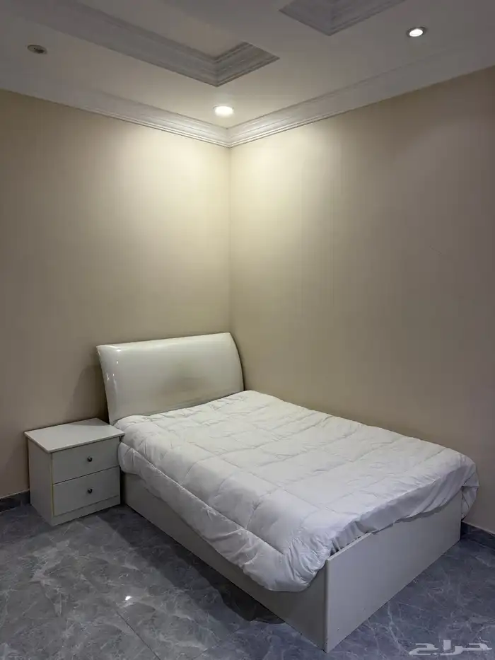 غرفة للبيع ويوجد مرتبة سرير 1