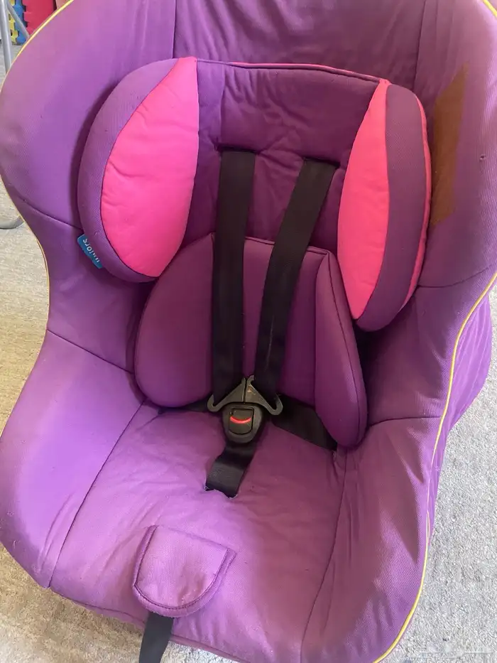 مقعد سيارة من ماركة جونيورز 0