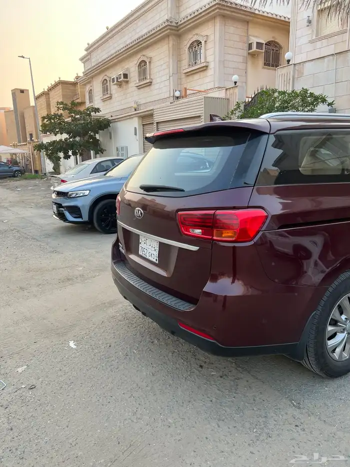 كيا كرنفال 4