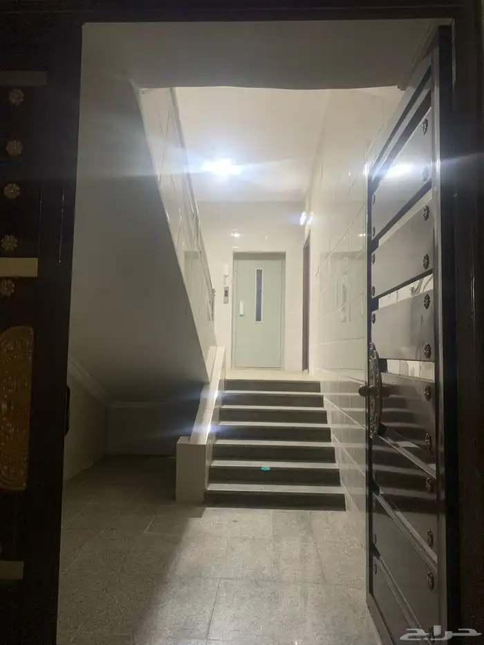 شقة للإيجار مجددة و نظيفة حي الرانوناء 0