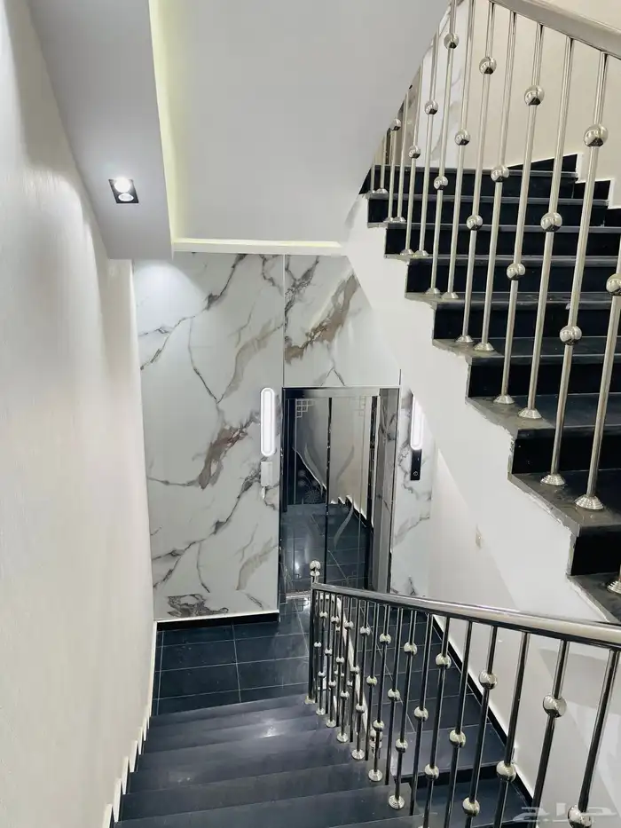 للبيع شقق تمليك علوي مع سطح مصعد راكب حي المعارض السعر 520 4