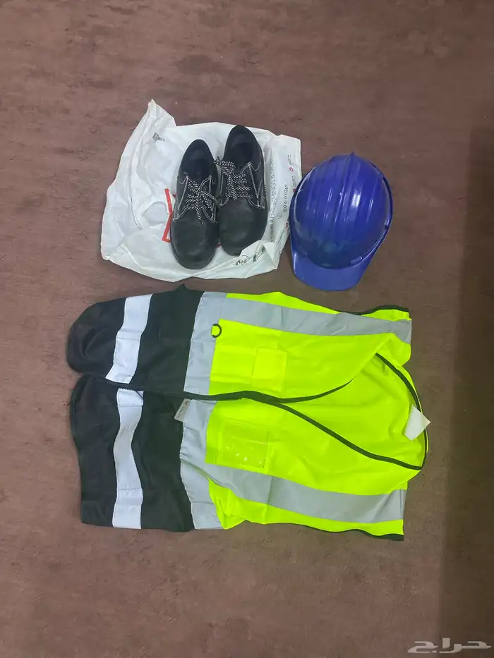 خوذة وسديري وجزمة سفتي 0