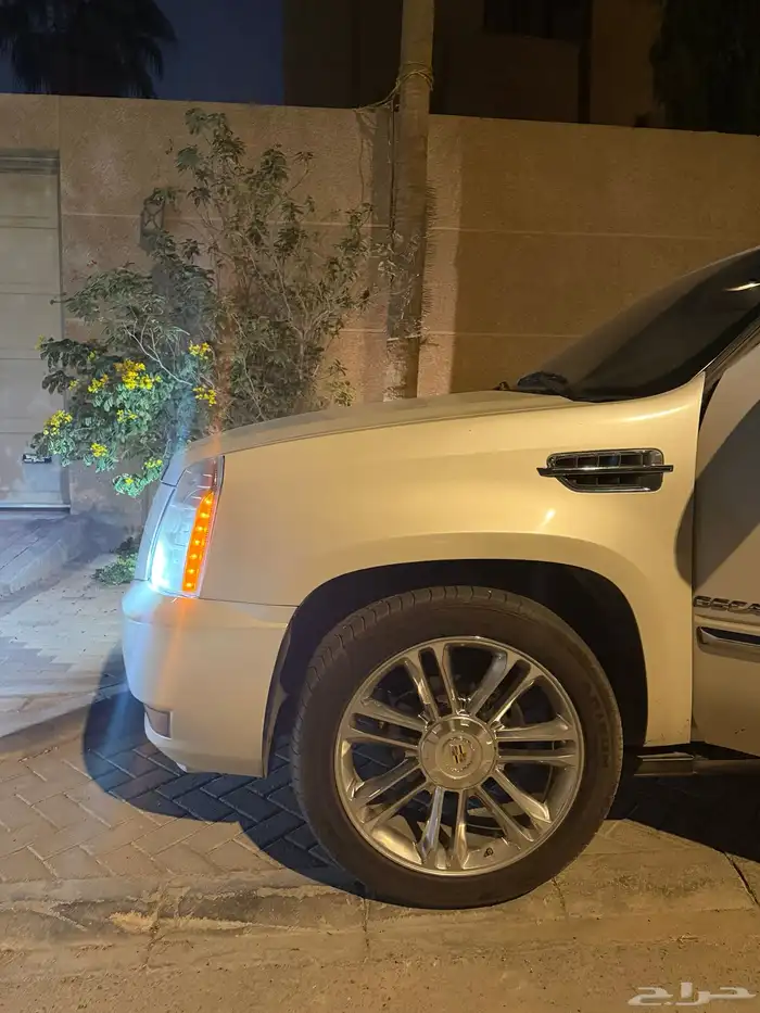 كادلاك - اسكاليد طويل نظيف ( 8 سلندر   ) 2