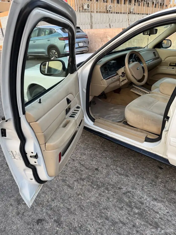 فورد فكتوريا ممشى قليل 2011 10