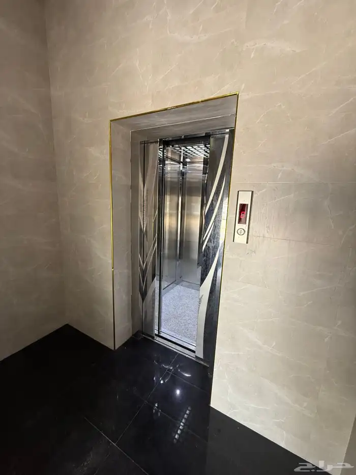 للبيع دور أرضي بحوش وشقه علويه بمصعد وسطح خاص المحاله ابها 17