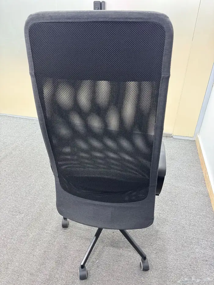 للبيع طاولة مكتب مع ادراج وكرسي 7