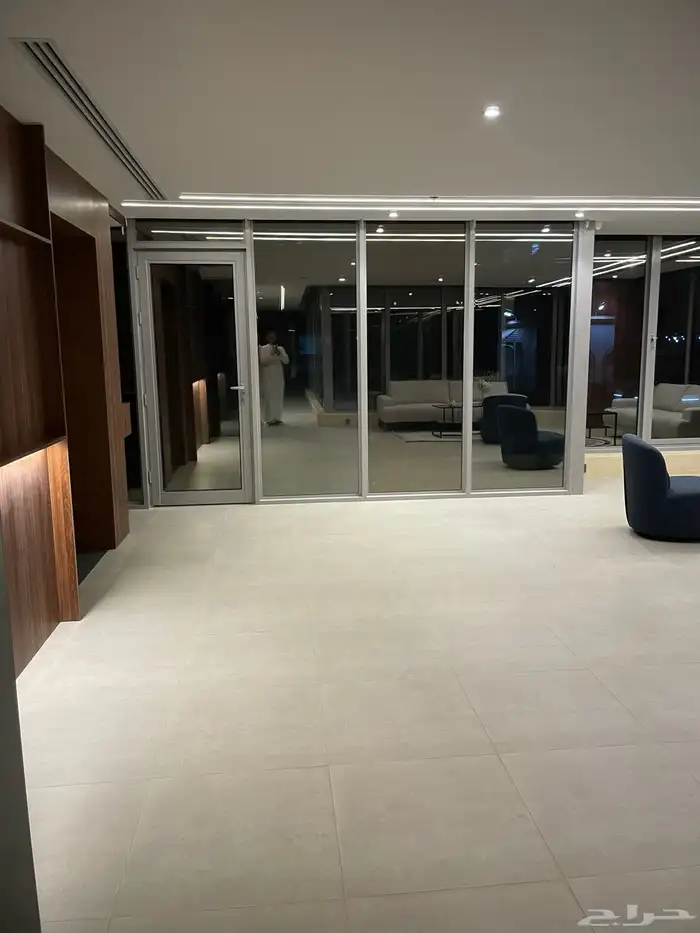 للبيع شقة مودرن فاخرة في برج جود 10