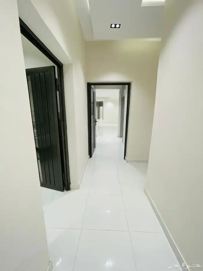 للبيع شقق تمليك علوي مع سطح مصعد راكب حي المعارض السعر 520 24