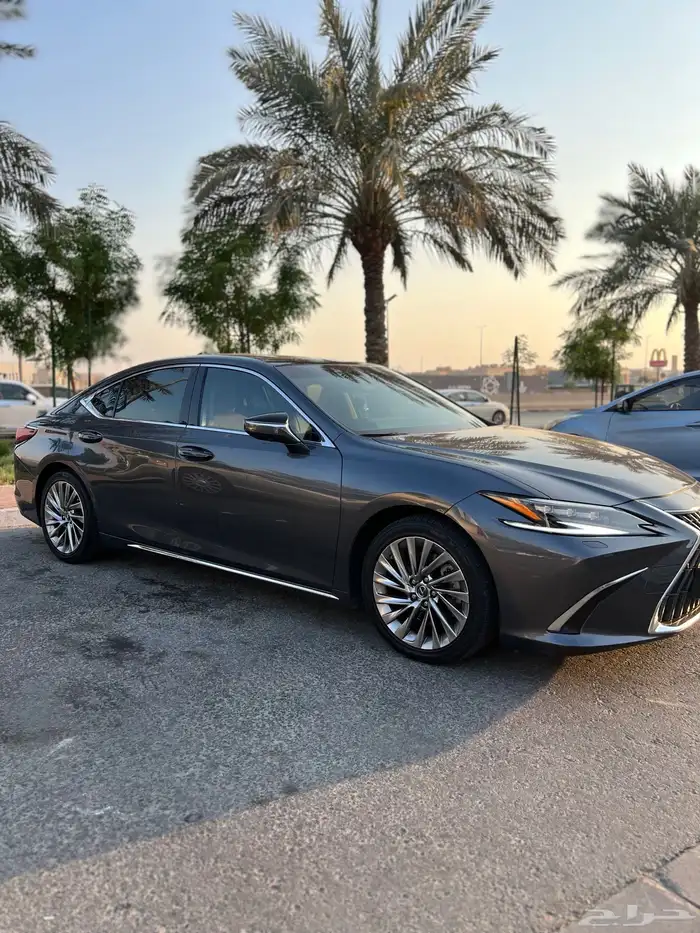 لكزس 2023 es350 فل كامل DD سعودي 9