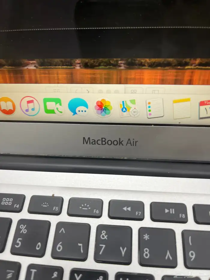 لابتوب ابل مع شاحنه يوجد فيه 3 ازار عطلانه مثل ماهو موضح 3