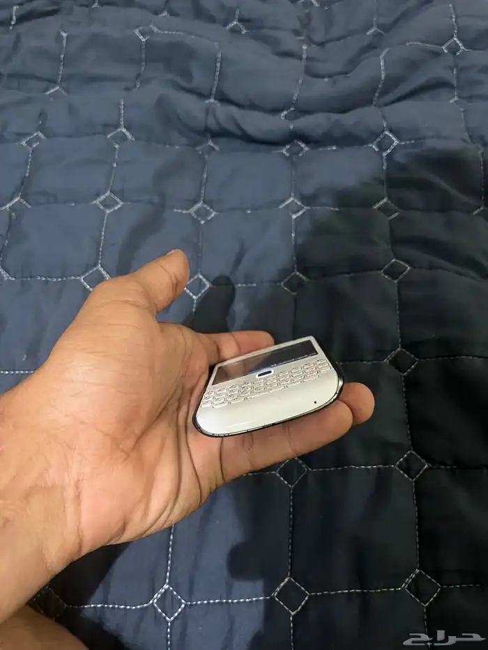 جوال من النوادر محافض عليه 1