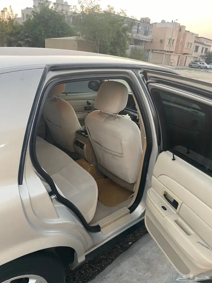 فورد كروان فكتوريا 2008 سعودي سمني 11