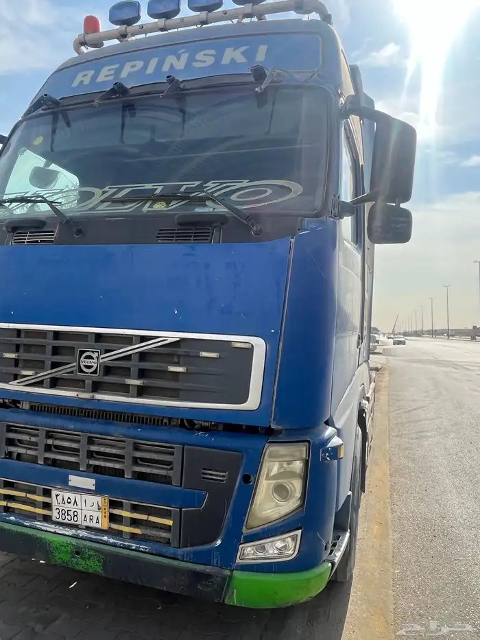شاحنة فولفو 8