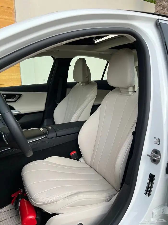 مرسيدس E200 2025 عداد 7 الاف كيلو ضمان الجفالي سنتين 37