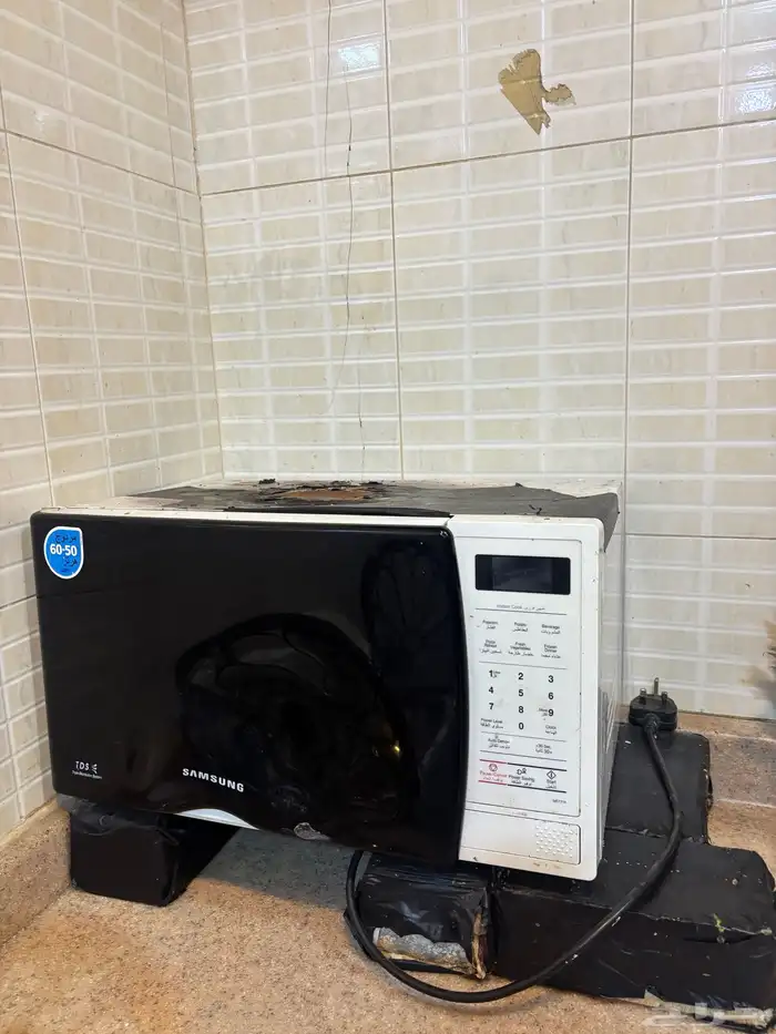 مكرويف وفرن للبيع الفرن فيه بس عينين تشتغل 0