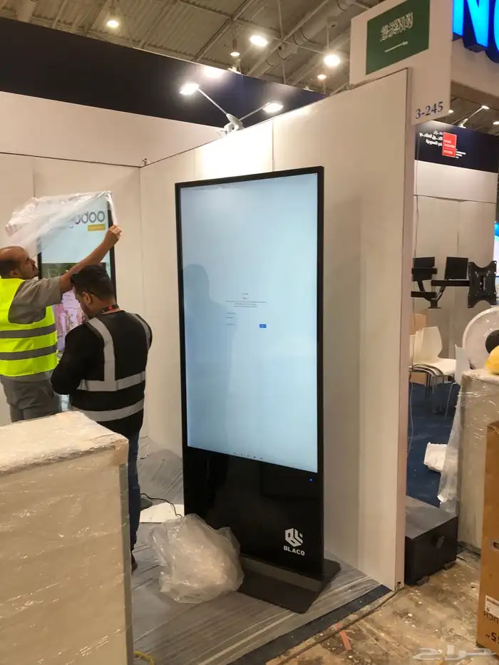 شاشه عرض طوليه شاشه بوثات شاشة معارض شاشات مطاعم شاشات تفا 1