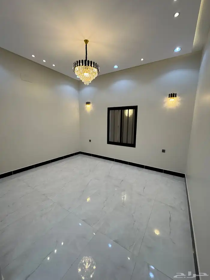 للبيع شقق تمليك أرضي 6غرف بمدخل سياره على شارع 30متر خ مشيط 10