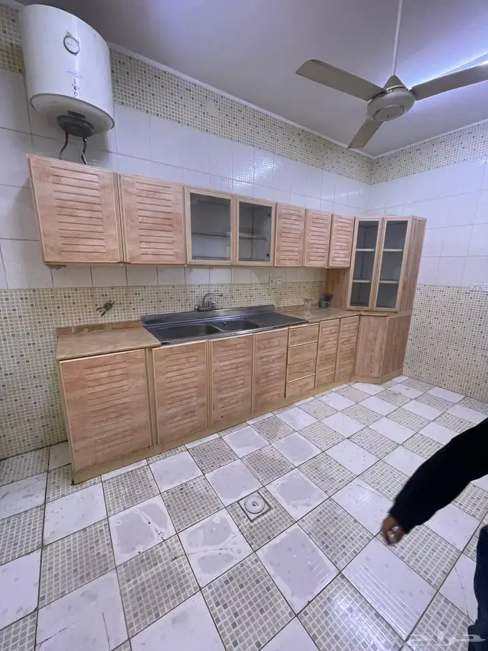 شقة دور ثاني مستقلة في خميس مشيط الرصراص 2 3