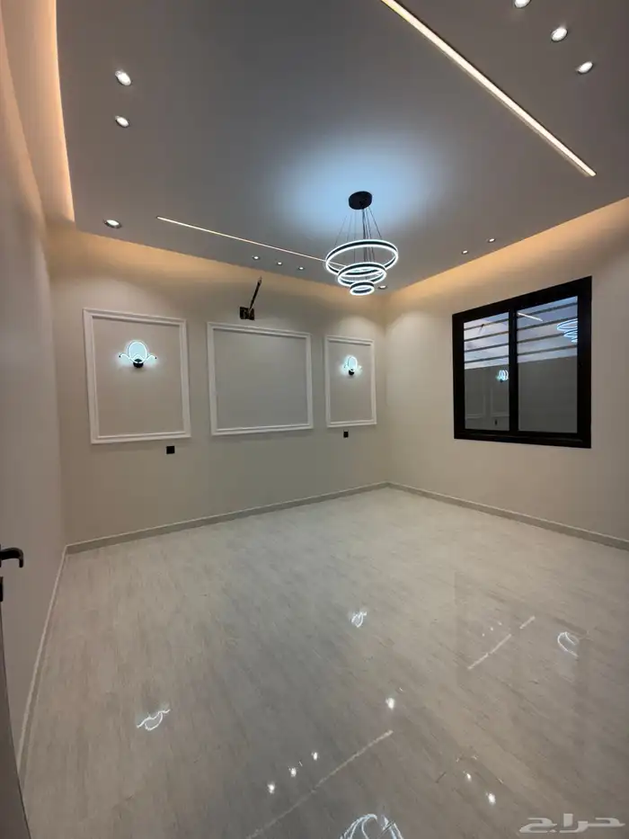 للبيع ادوار ارضيه وارواف علويه بملحق ف ابها حي الزهور 12