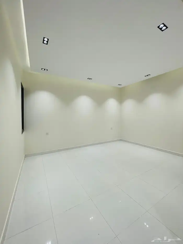 للبيع شقق تمليك علوي مع سطح مصعد راكب حي المعارض السعر 520 9