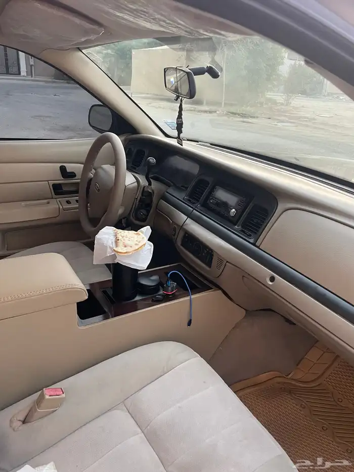 فورد كروان فكتوريا 2008 سعودي سمني 14