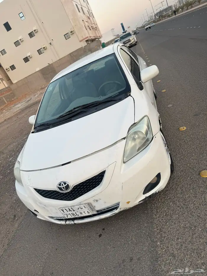 يارس موديل 2009 قيرعادي للبيع 4