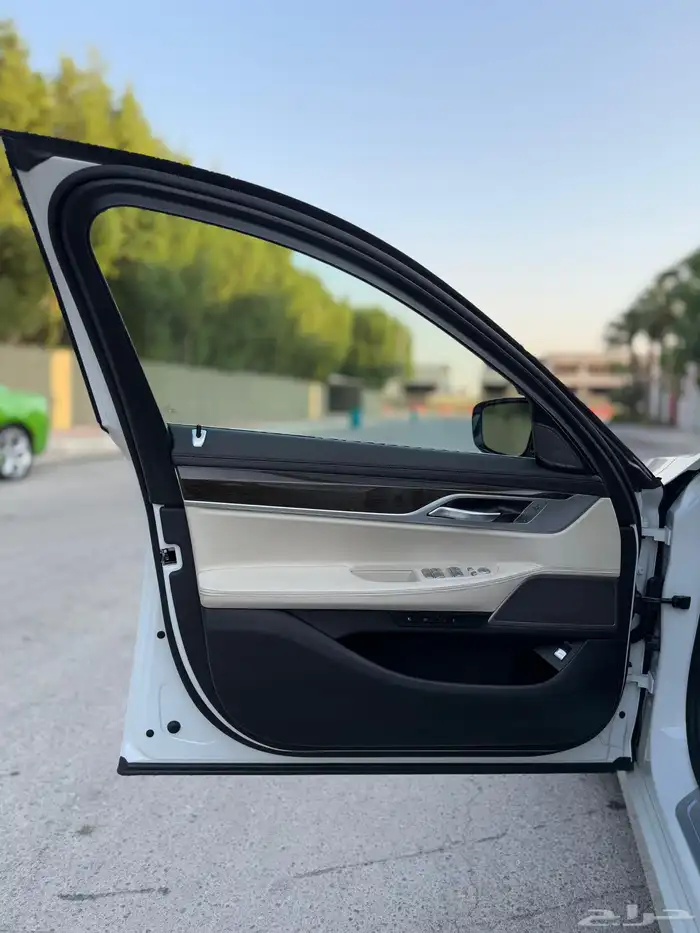 للبيع بي ام دبليو 740Li فل كامل 6