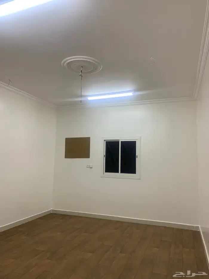 شقة للإيجار مجددة و نظيفة حي الرانوناء 5