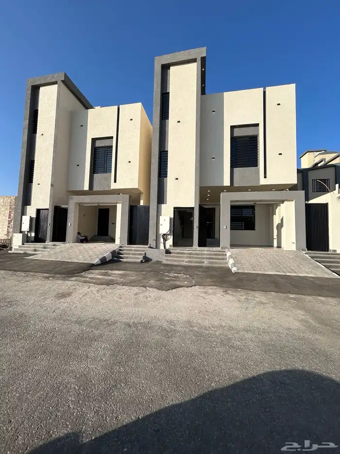 للبيع روف علوي بدرج داخلي وخارجي بسعر مناسب 650الف 0