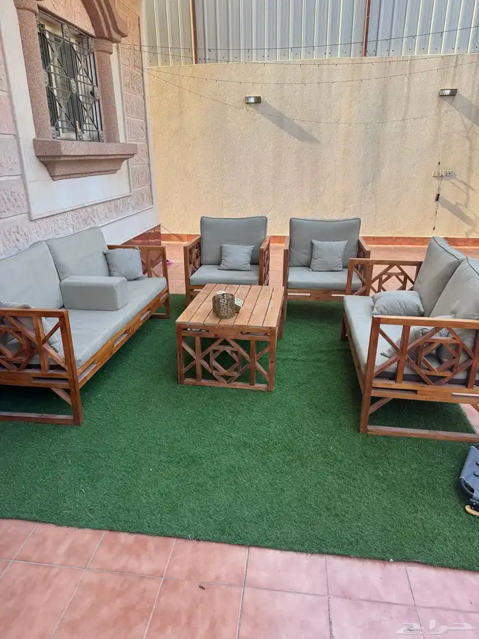 جلسة خارجية استعمال تقريبا  9 شهور نظيفة 0