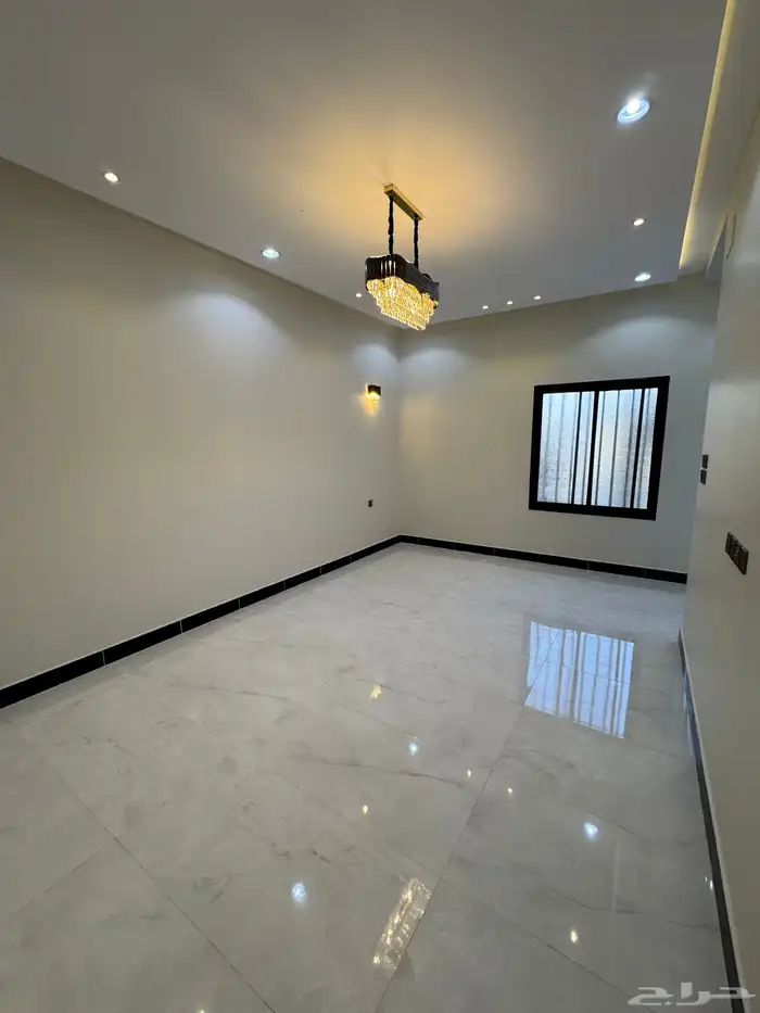 للبيع شقق تمليك أرضي 6غرف بمدخل سياره على شارع 30متر خ مشيط 4