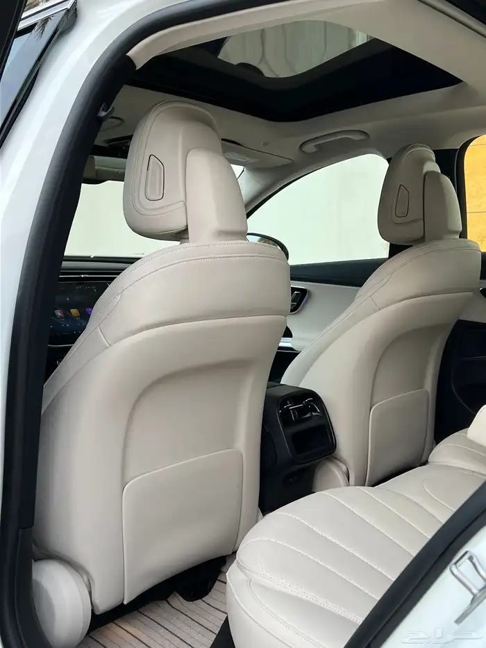 مرسيدس E200 2025 عداد 7 الاف كيلو ضمان الجفالي سنتين 43