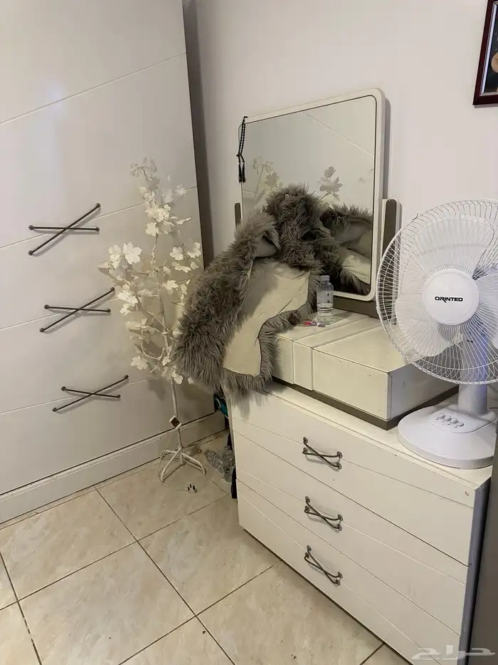 غرفت نوم وكنب وفرن ومايكرويف للبيع 4