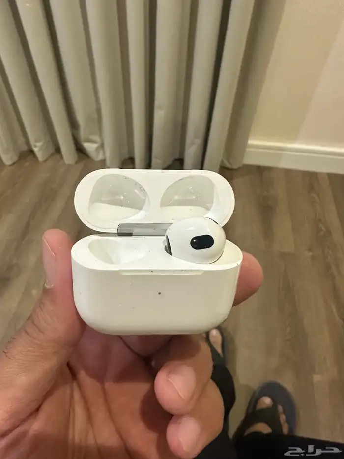 سماعة ابل ايروبدز اصليه الإصدار الثالث مع سماعة اصدار الثاني 0