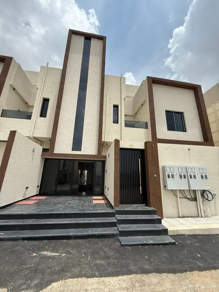 للبيع دور أرضي بحوش وشقه علويه بمصعد وسطح خاص المحاله ابها 14