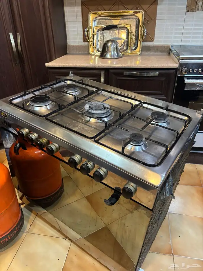 مكرويف وفرن للبيع الفرن فيه بس عينين تشتغل 2