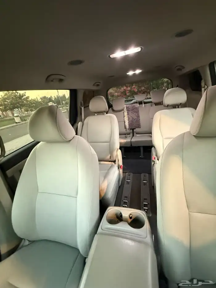 للبيع Kia carnival موديل 2016 عائلي نظيف 17