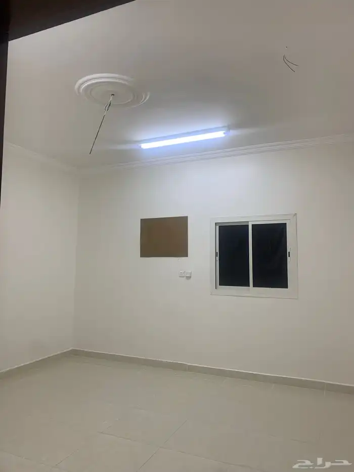 شقة للإيجار مجددة و نظيفة حي الرانوناء 6