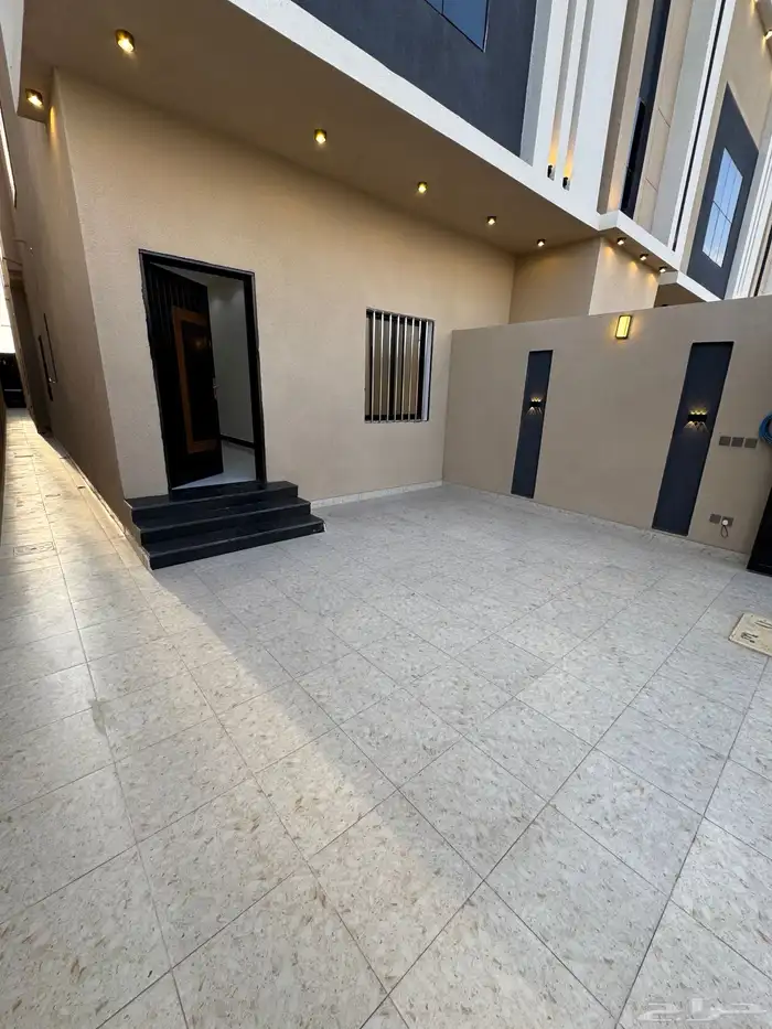 للبيع شقق تمليك أرضي 6غرف بمدخل سياره على شارع 30متر خ مشيط 2