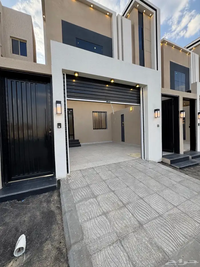 للبيع شقق تمليك أرضي 6غرف بمدخل سياره على شارع 30متر خ مشيط 1