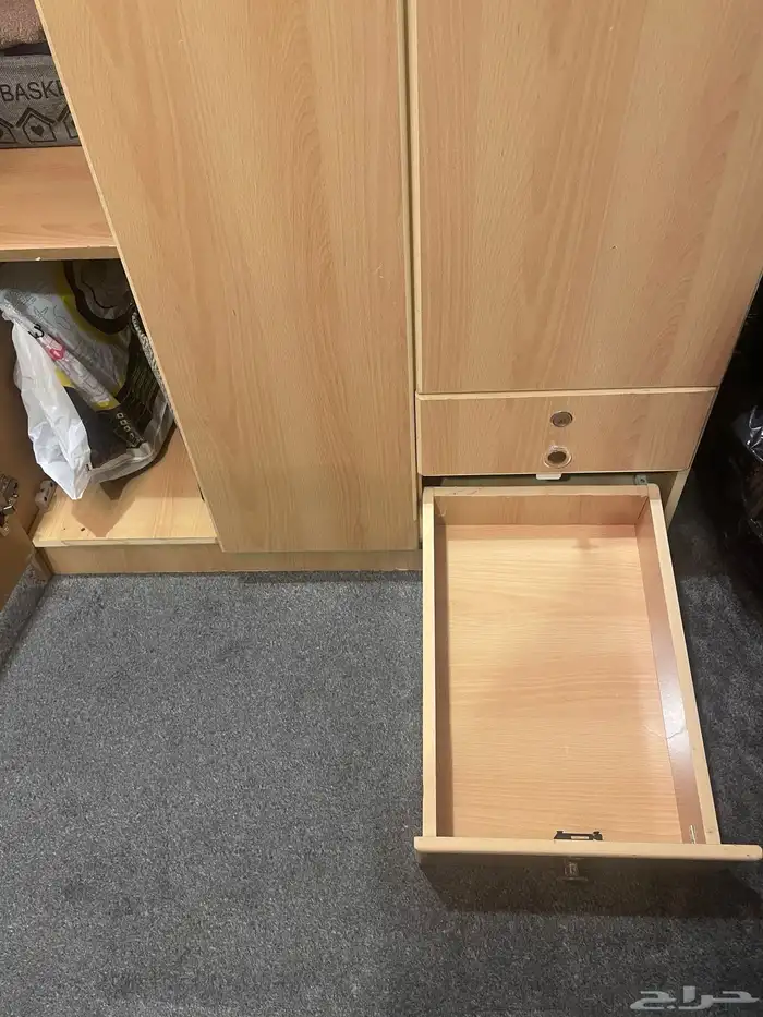 دولاب ملابس حالته ممتار للبيع 3