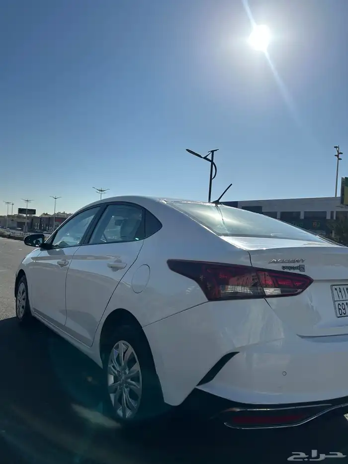 للبيع اكسنت 2022 8