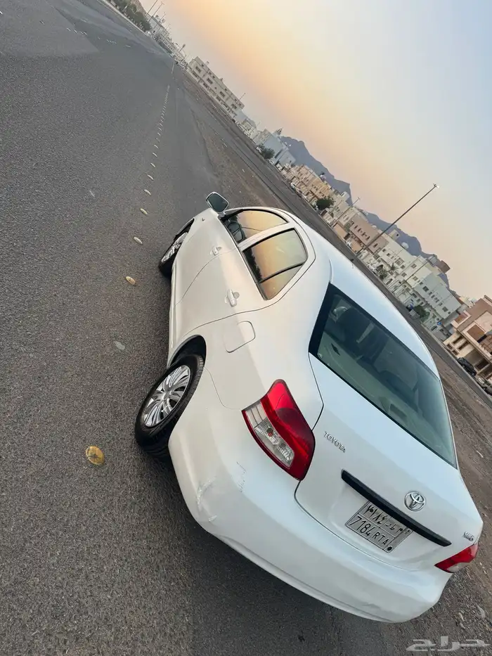 يارس موديل 2009 قيرعادي للبيع 2