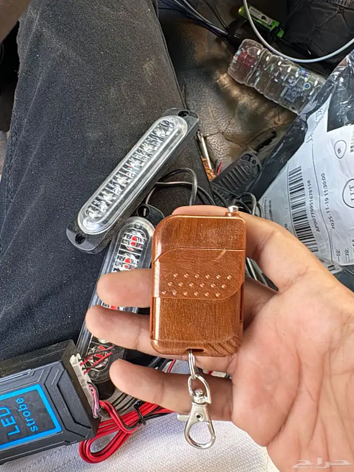 براقات ازرق و احمر 2